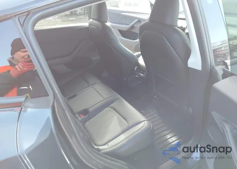 2024 Tesla Model Y Performance Dual Motor All-Wheel Drive z USA, uszkodzony, nr VIN 7SAYGDEF4RF023785